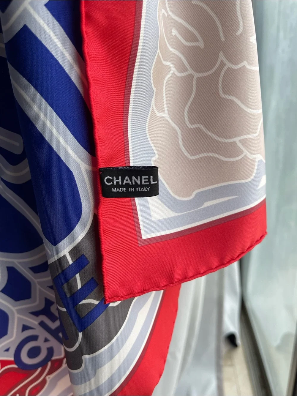 CHANEL eye catching